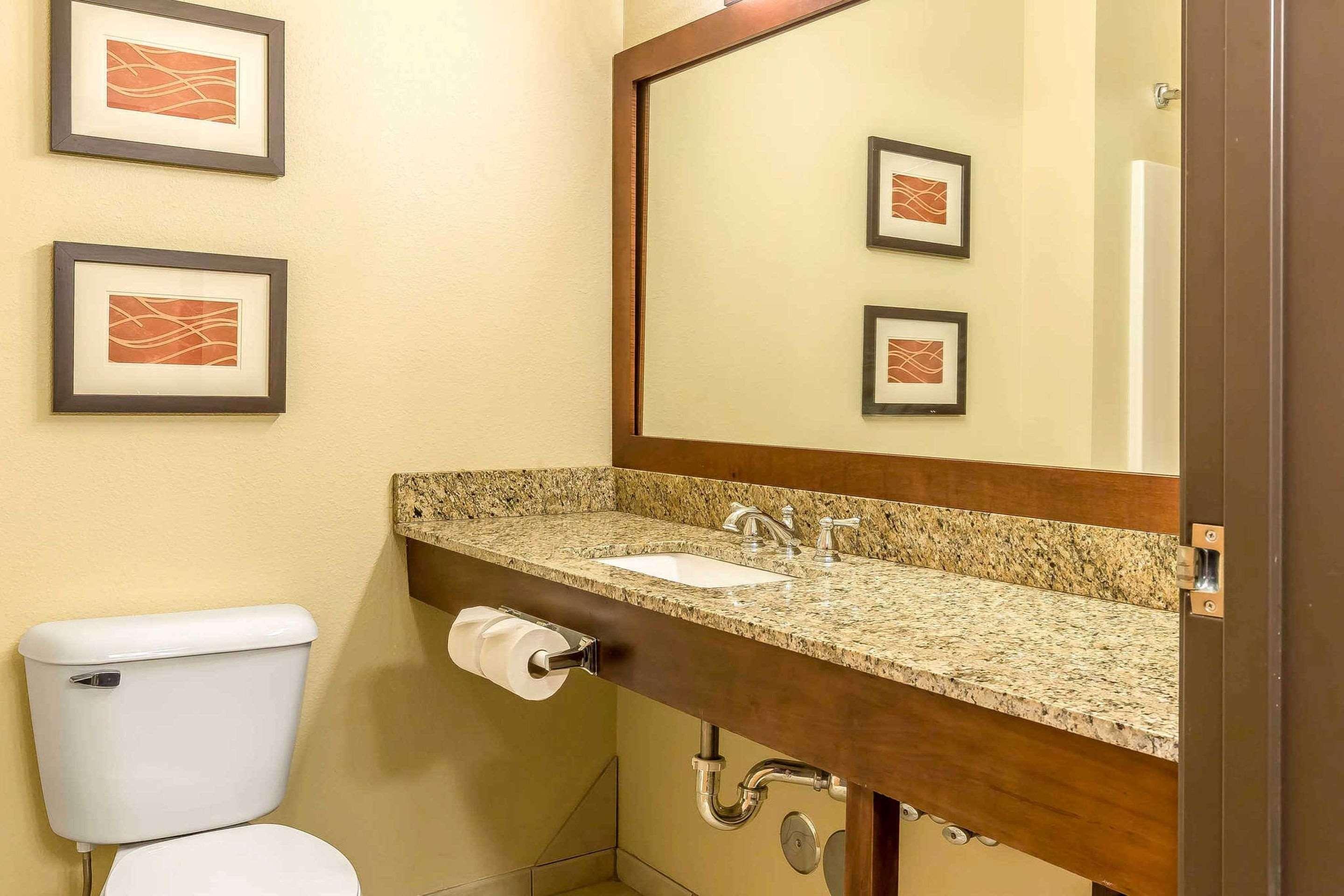 Comfort Inn & Suites East Moline Near I-80 Luaran gambar